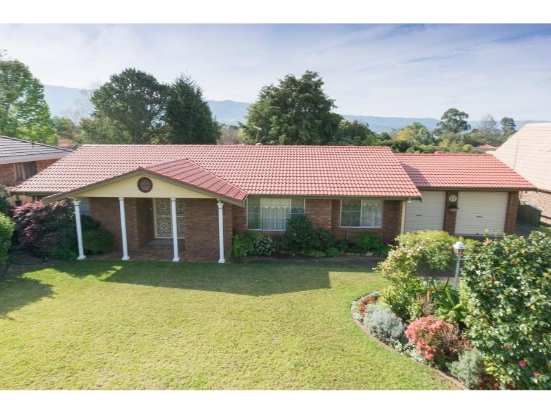 17 Woorin Close, Bomaderry NSW 2541