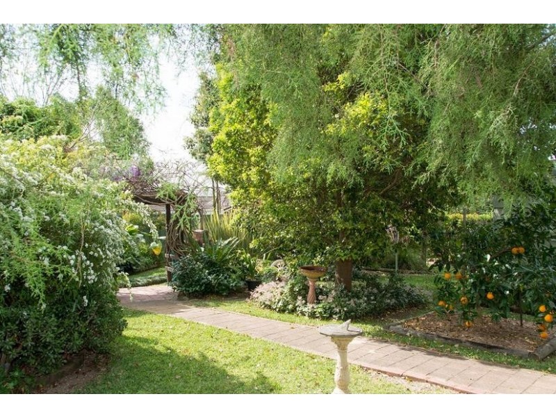 17 Woorin Close, Bomaderry NSW 2541