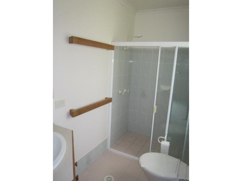 5 Theodore Place, Bomaderry NSW 2541