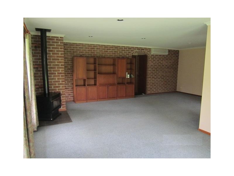 5 Theodore Place, Bomaderry NSW 2541