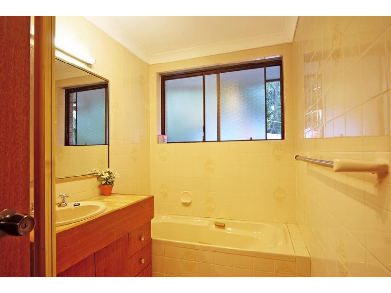 6 Halstead Place, Bomaderry NSW 2541