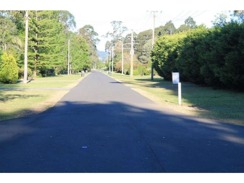 6 Halstead Place, Bomaderry NSW 2541