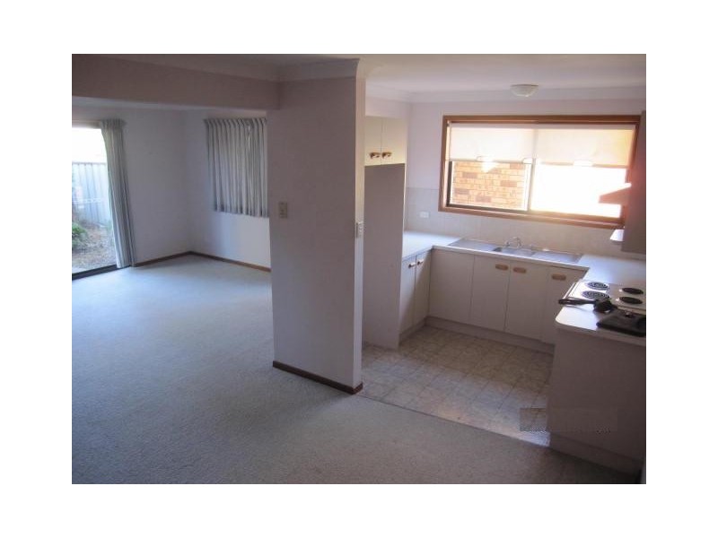 2/2 Elwin Court, North Nowra NSW 2541