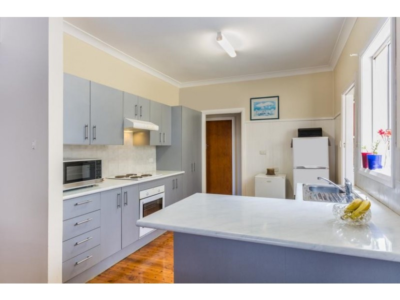 17 Elizabeth Avenue, Nowra NSW 2541