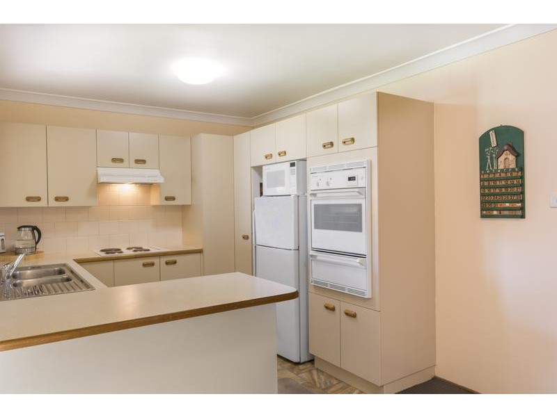 7 Meroo Road, Bomaderry NSW 2541