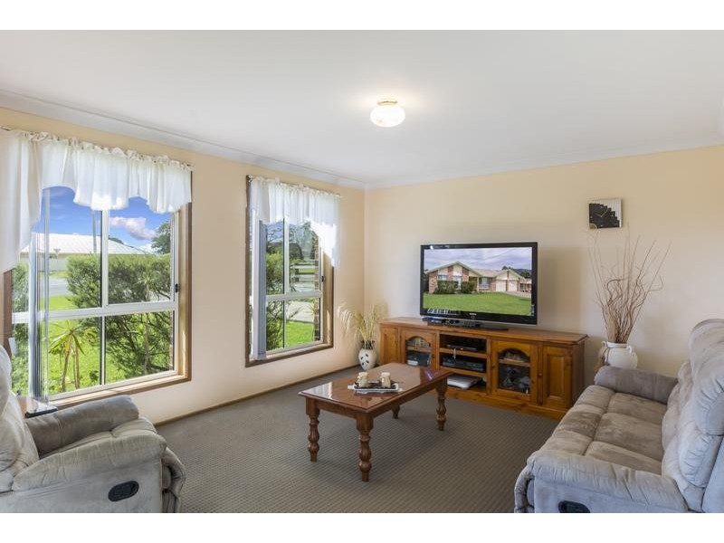 7 Meroo Road, Bomaderry NSW 2541