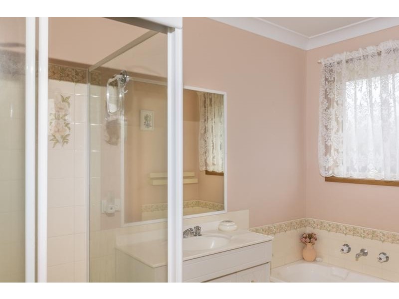 7 Meroo Road, Bomaderry NSW 2541
