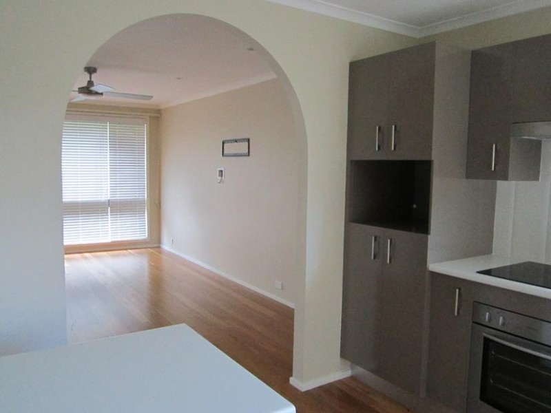 10 Peak Avenue, North Nowra NSW 2541