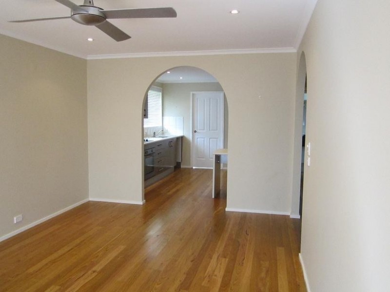 10 Peak Avenue, North Nowra NSW 2541