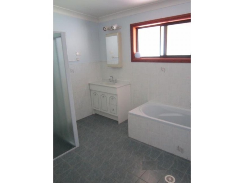 25 Meroo Road, Bomaderry NSW 2541