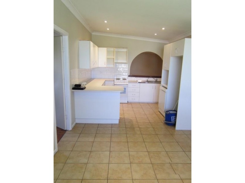 25 Meroo Road, Bomaderry NSW 2541