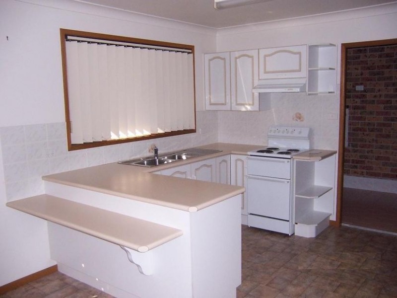 2 Herbert Close, Bomaderry NSW 2541