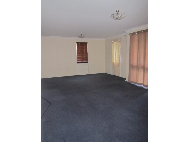 31 Sampson Crescent, Bomaderry NSW 2541