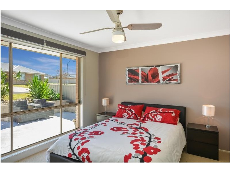 4 Blue Bell Way, Worrigee NSW 2540