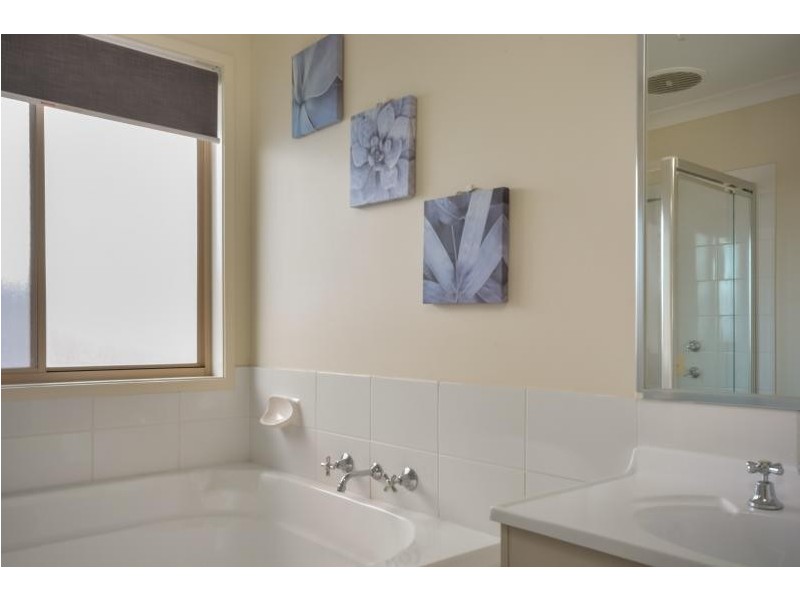 4 Blue Bell Way, Worrigee NSW 2540