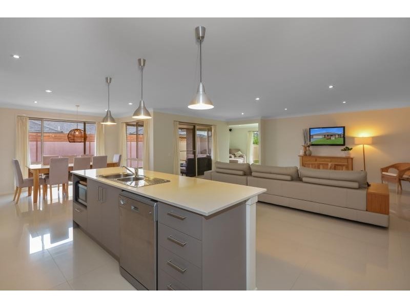 9 Lacebark Grove, Worrigee NSW 2540
