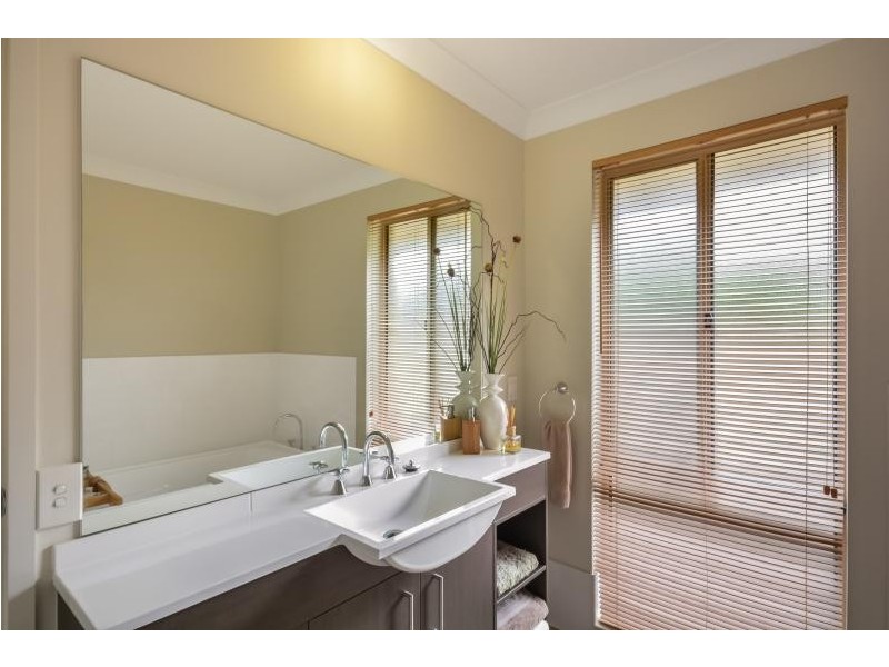 9 Lacebark Grove, Worrigee NSW 2540
