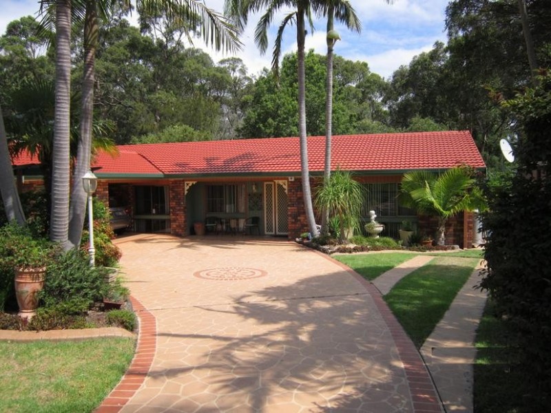 8 Cocos Palm, Bomaderry NSW 2541