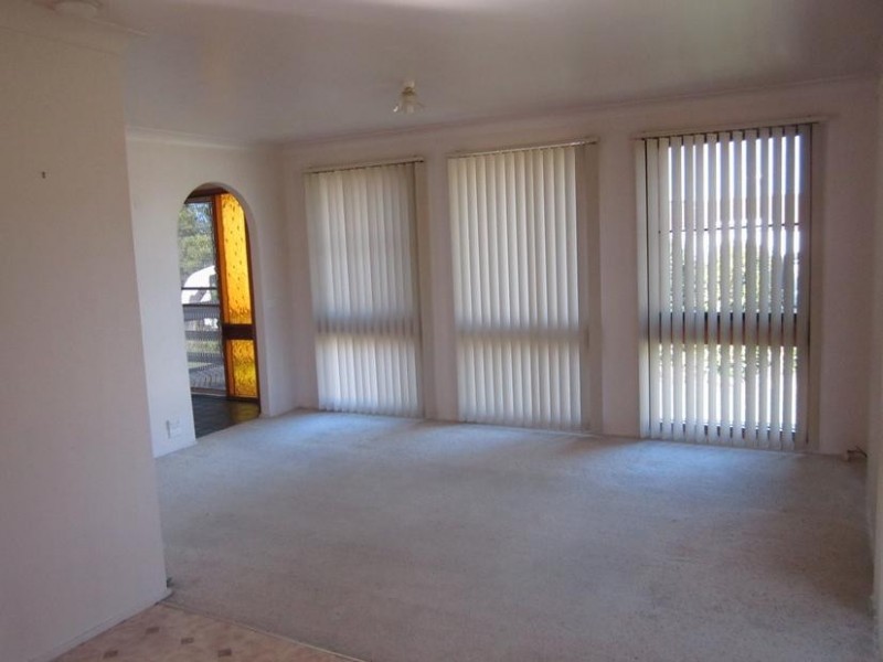 21 Yeovil Drive, Bomaderry NSW 2541