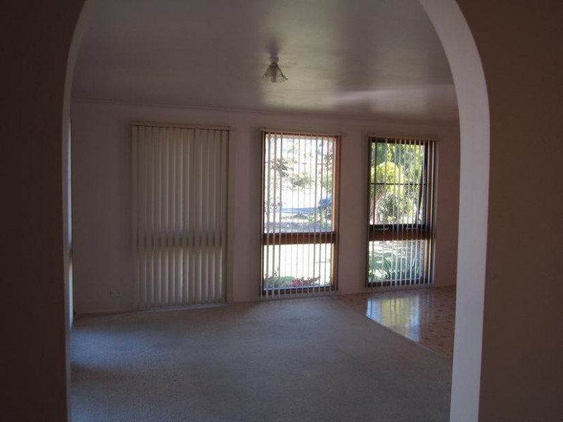 21 Yeovil Drive, Bomaderry NSW 2541