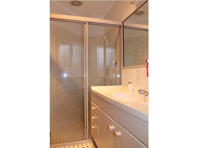 16 Pyree Street, Greenwell Point NSW 2540