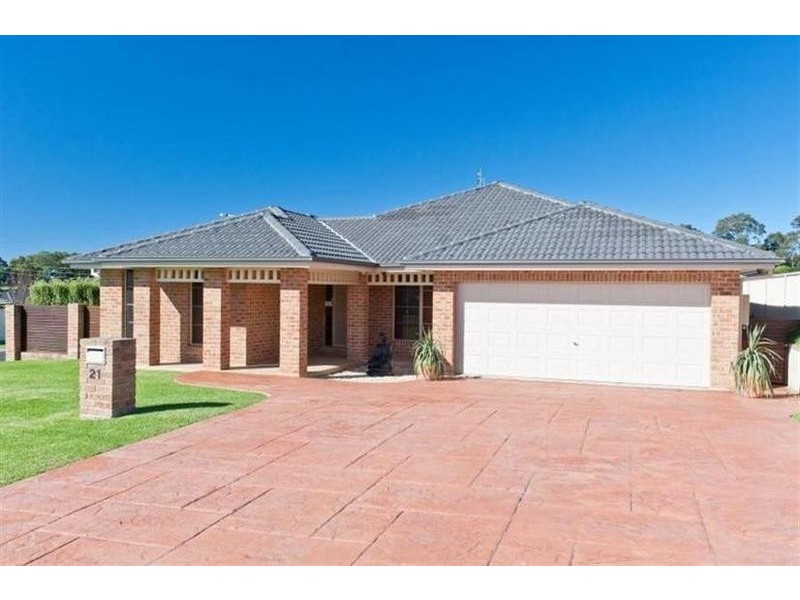 21 Carrington Park Drive, Nowra NSW 2541