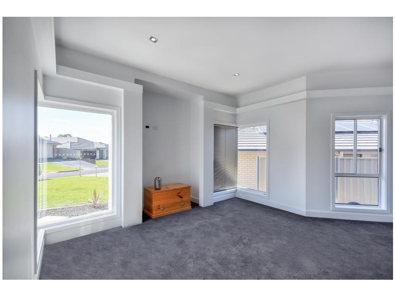 11 Barbata Grove, Nowra NSW 2541