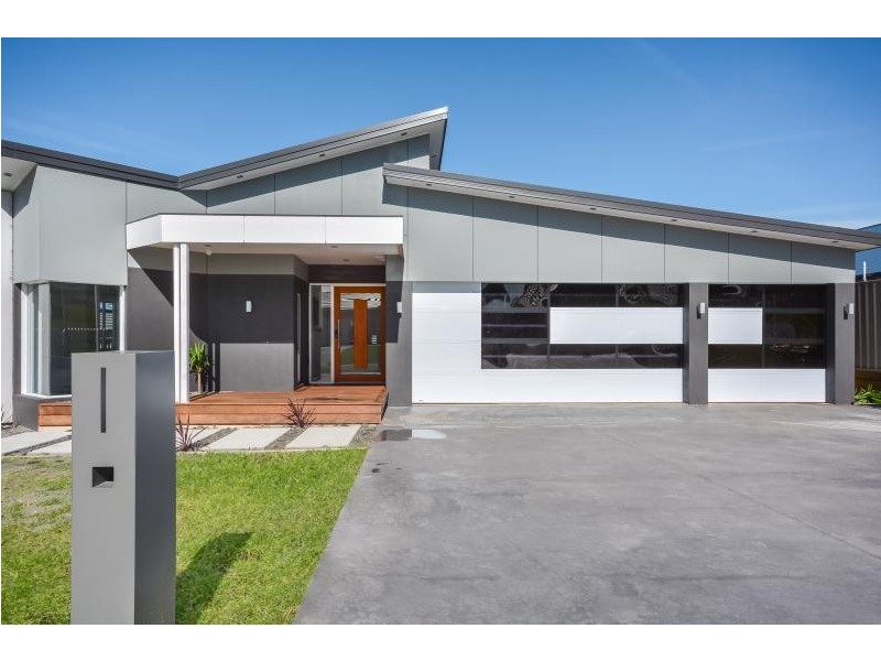 11 Barbata Grove, Nowra NSW 2541