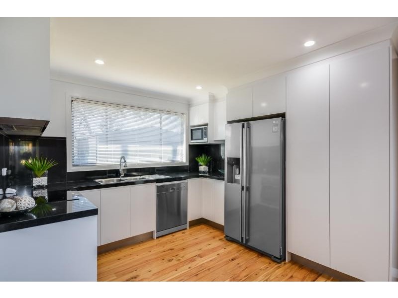 8 Alfred Street, Bomaderry NSW 2541