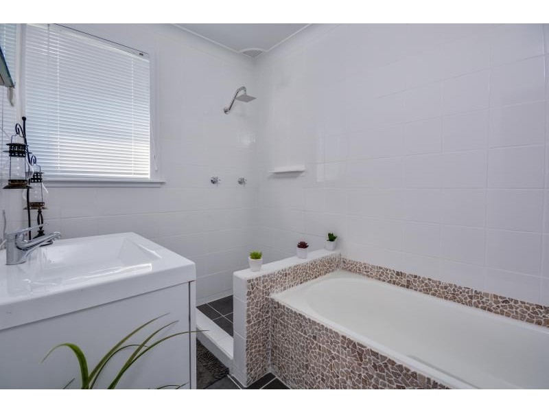 8 Alfred Street, Bomaderry NSW 2541