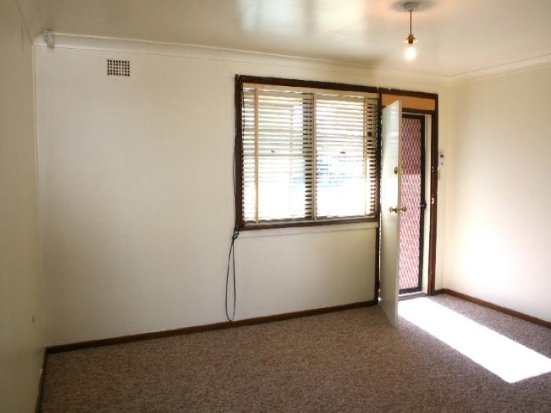 8 Queenborough Street, Nowra NSW 2541