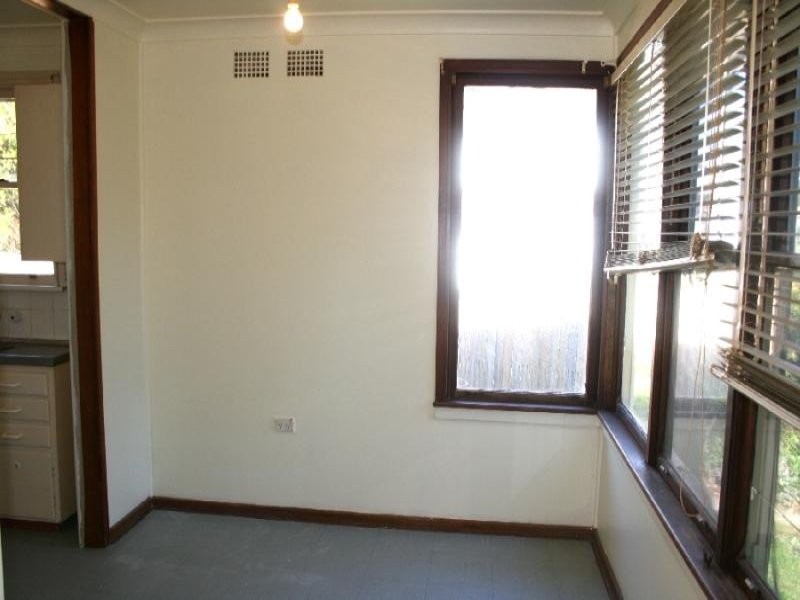 8 Queenborough Street, Nowra NSW 2541