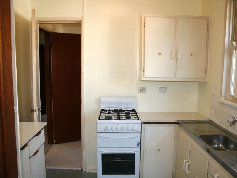 8 Queenborough Street, Nowra NSW 2541