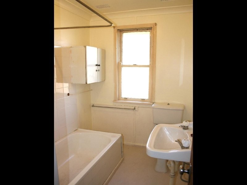 8 Queenborough Street, Nowra NSW 2541