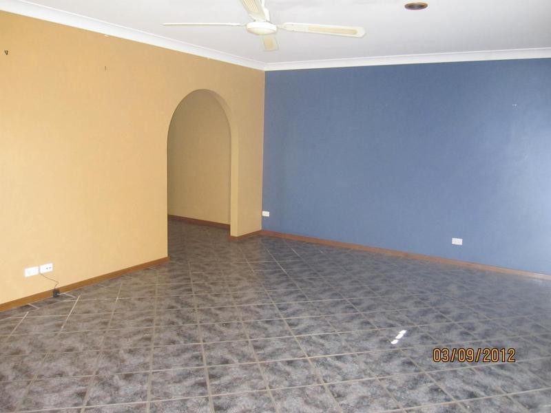 37 Yeovil Drive, Bomaderry NSW 2541