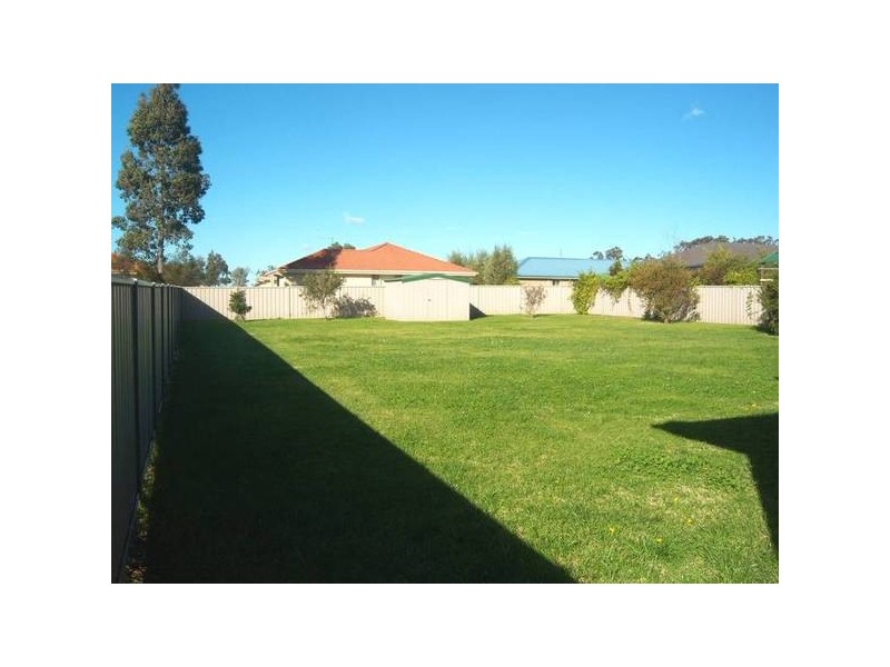 27 Robinia Way, Worrigee NSW 2540