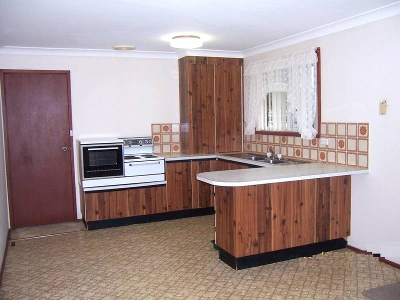 6 Amalfi Crescent, Nowra NSW 2541