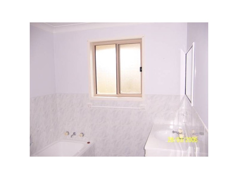 4 Herbert Close, Bomaderry NSW 2541