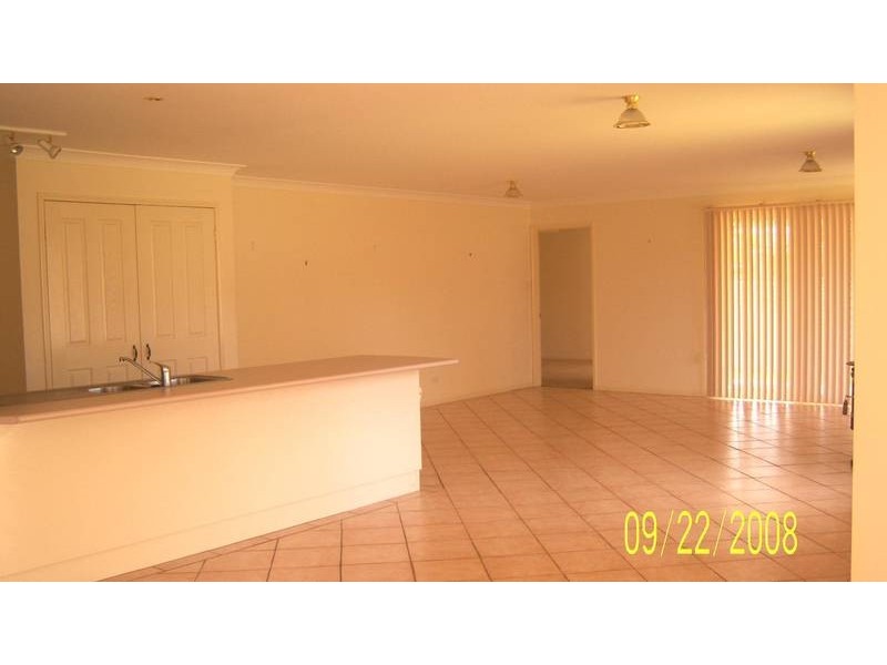 4 Pella Crescent, Worrigee NSW 2540