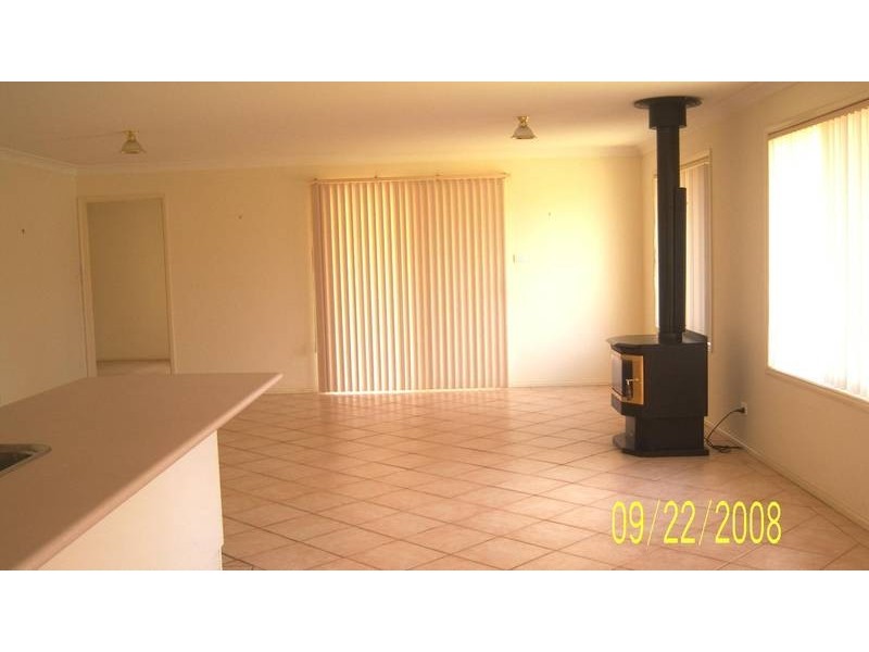 4 Pella Crescent, Worrigee NSW 2540