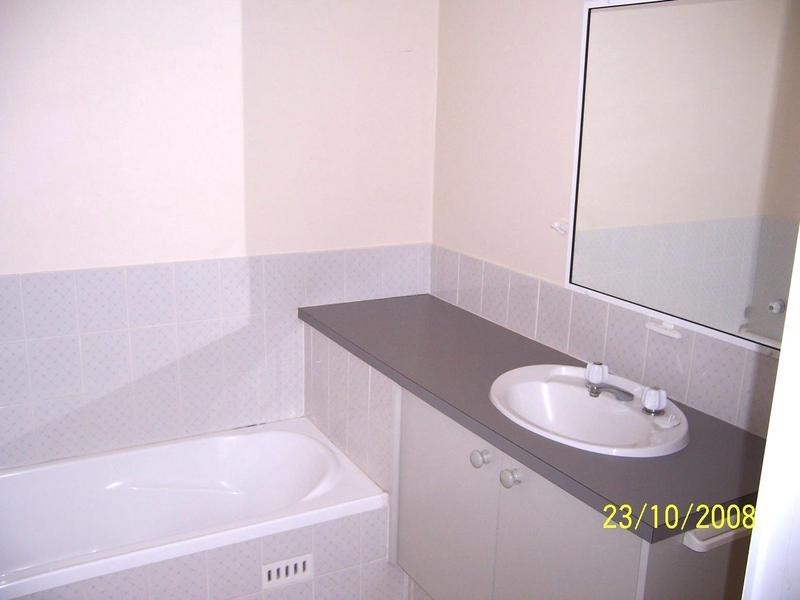 4/3 Harbour Boulevarde, Bomaderry NSW 2541