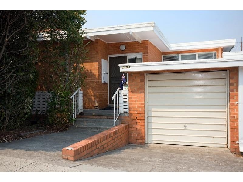 1/204 Warrigal Road (Corner Lesley Street), Camberwell VIC 3124