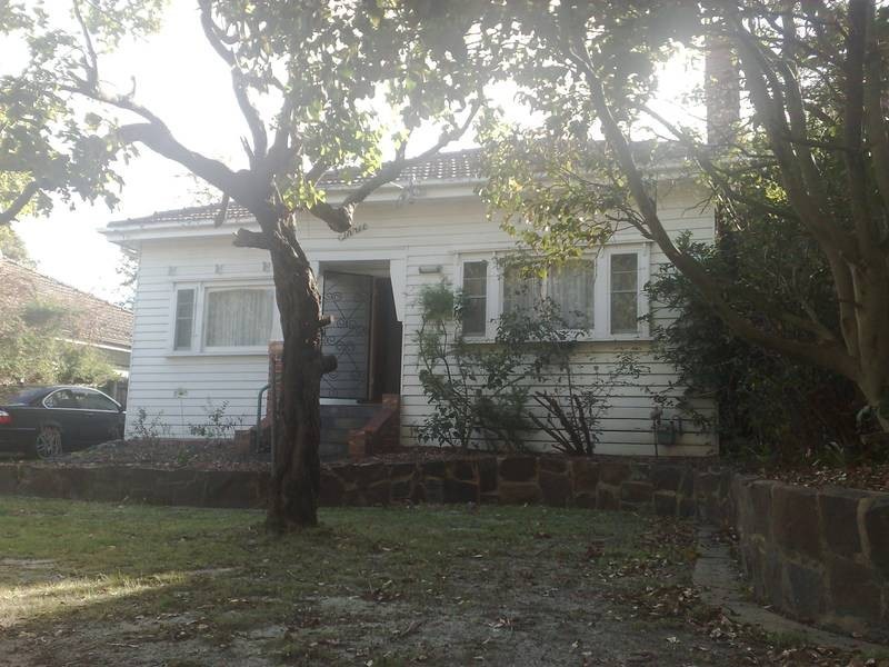 3 Roslyn St, Burwood VIC 3125