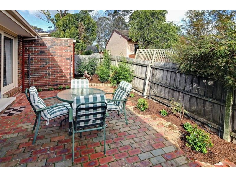 2/71 Laburnum Street, Blackburn VIC 3130
