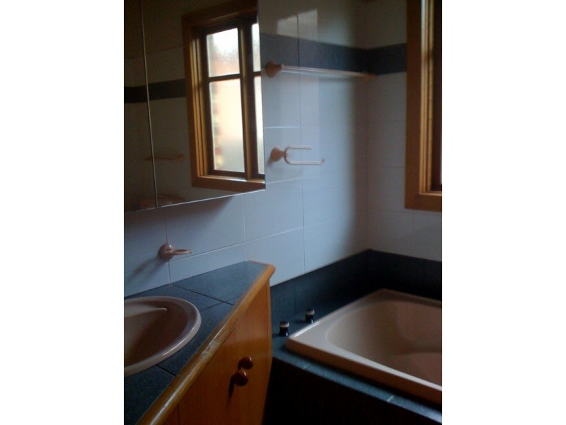 80 Roslyn St, Burwood VIC 3125