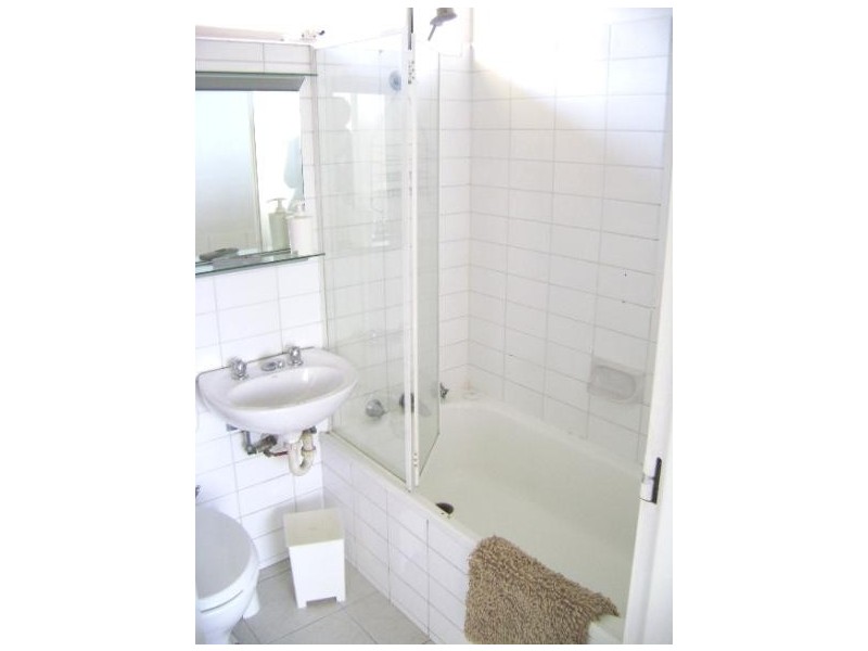 17/50 Carlisle Street, St Kilda VIC 3182