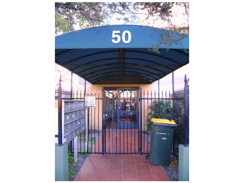 17/50 Carlisle Street, St Kilda VIC 3182