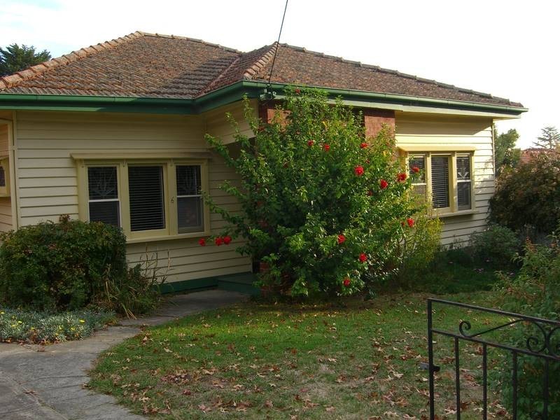 6 Gowar Ave, Camberwell VIC 3124