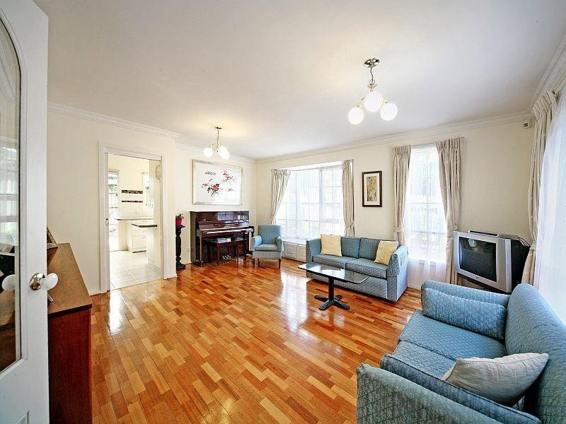 1/8 Renown Street, Burwood VIC 3125