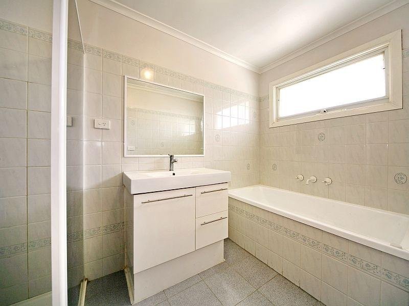 1/8 Renown Street, Burwood VIC 3125